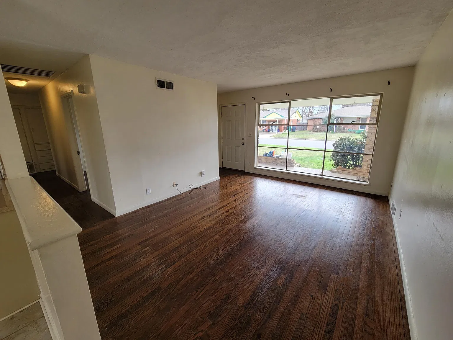 3 bed, 1053 sqft, $995 — Photo 3