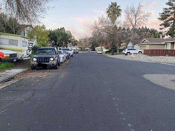Exterior Neighborhood (street photo)