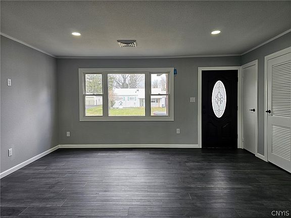 5th image of 46 Walnut Dr
