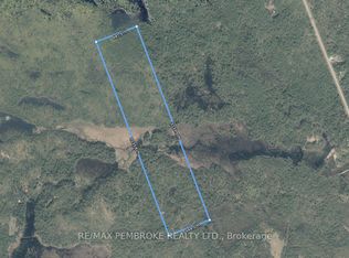 1678 Locksley Rd, Laurentian Valley, ON K8A 6W5