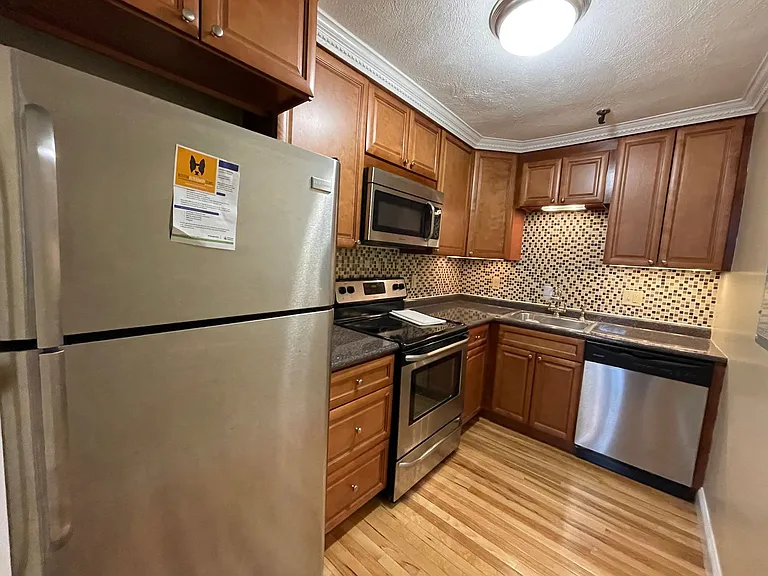 82 Commonwealth Ave — Photo 3