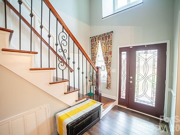 5th image of 790 Brandon Rd