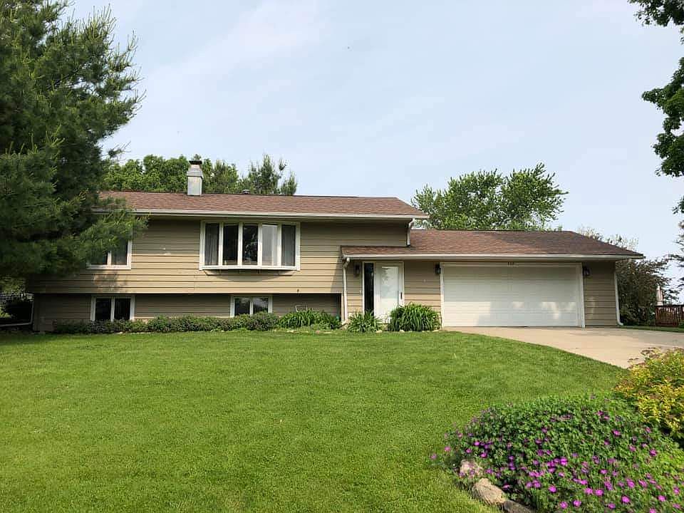 1st image of 328 Lake View Dr NE