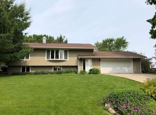 328 Lake View Dr NE, Solon, IA 52333