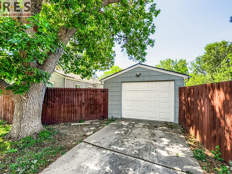 3201 S Holly St — Photo 16