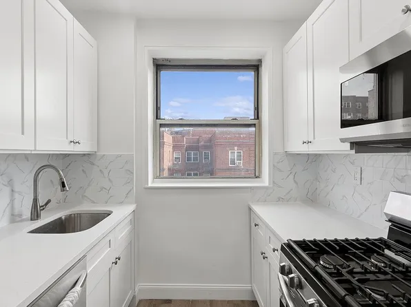 6861 Yellowstone Blvd APT 705, Flushing, NY 11375