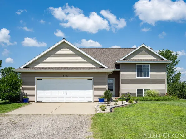 8885 Barry St, Zeeland, MI 49464