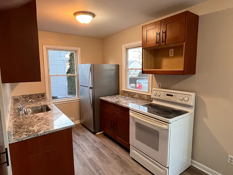 2118 Browning St — Photo 4