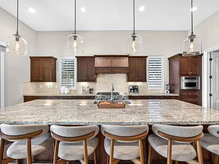 Oversized island with seating for 6