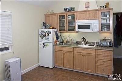 3rd image of 320 Oak Manor Dr