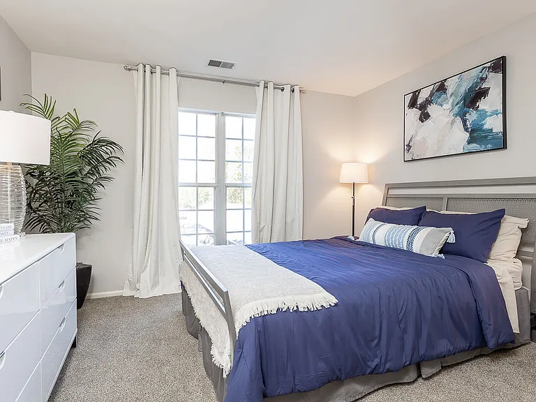 Lakeshore Apartments — Photo 20