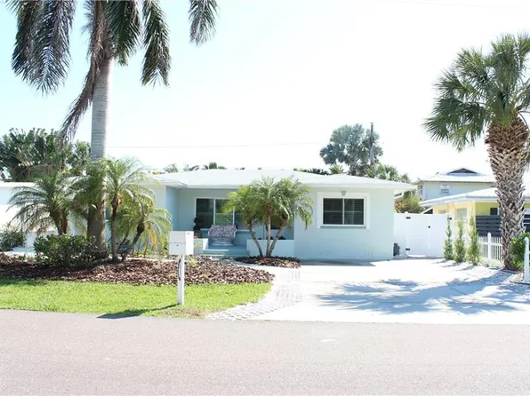 16206 1st St E, Redington Beach, FL 33708
