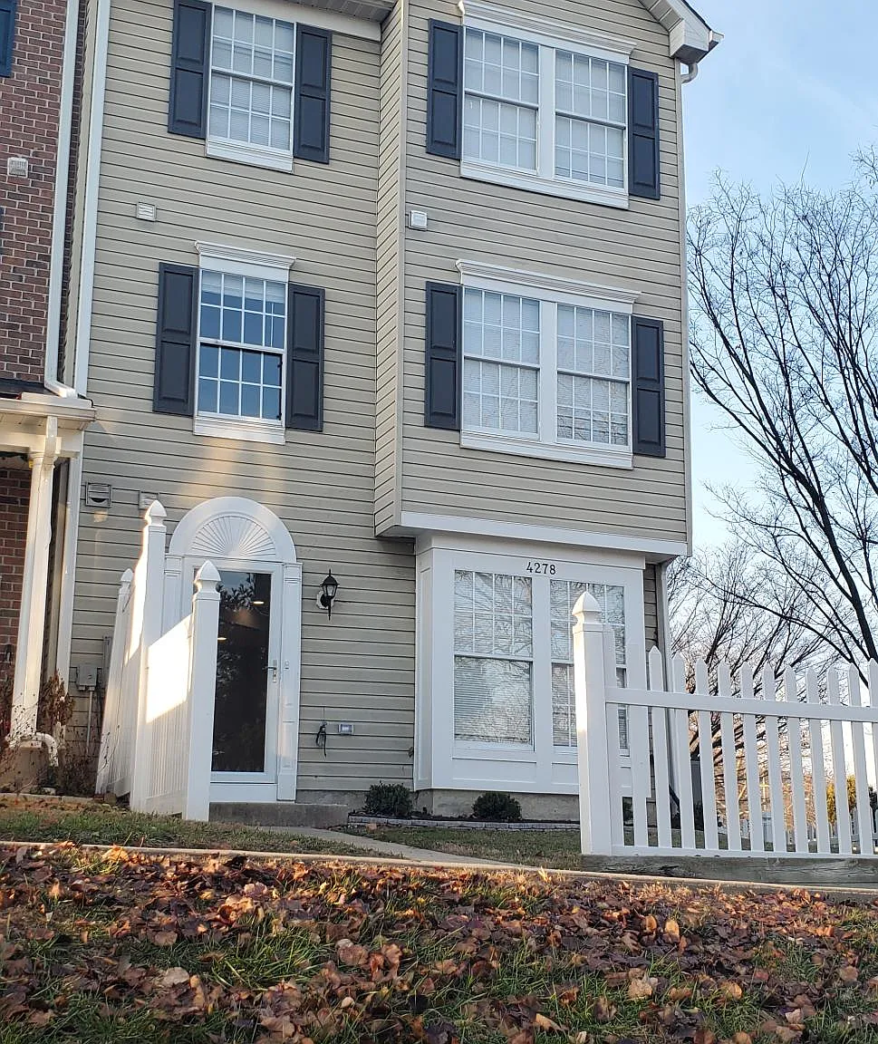 3 bed, 2.5 bath, 1608 sqft, $2,675 — Photo 1