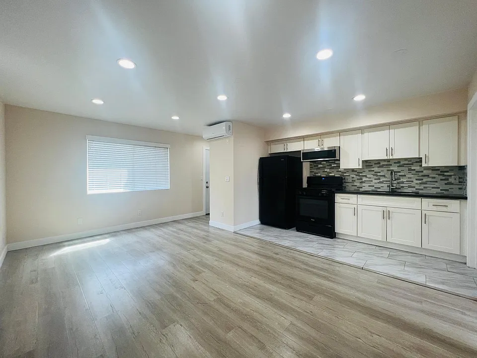 172 N Mariposa Ave #E
