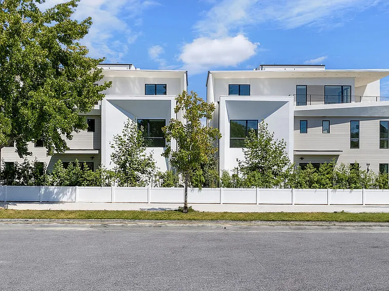3222 S Barrington Ave — Photo 18