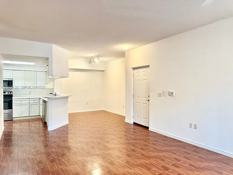 3022 Alcazar Pl #101 — Photo 5