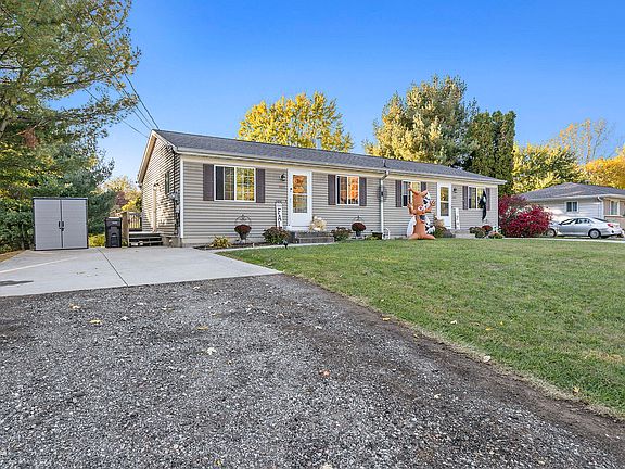 4th image of 11071/11073 Mountain Ash Ave NW