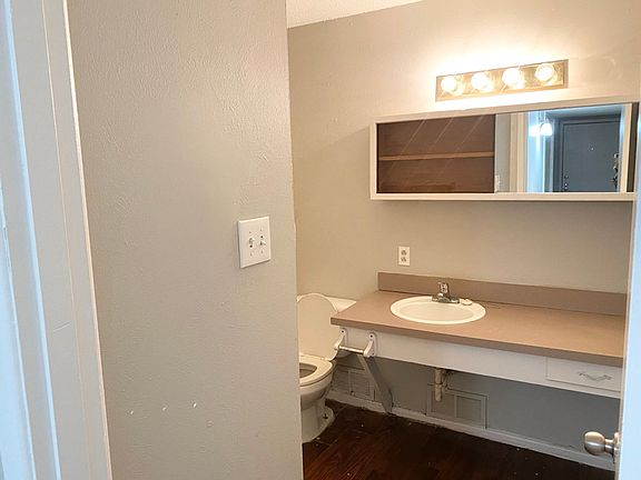 5th image of 1712 Elkhart Ave APT A