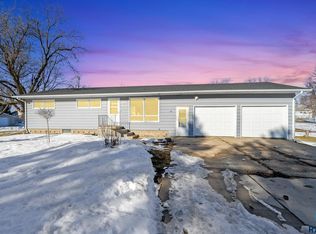 411 W 5th Ave, Humboldt, SD 57035