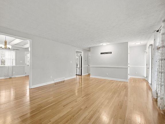 4th image of 3398 Fraserdale Dr