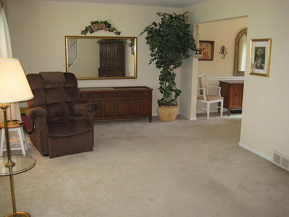 2nd image of 2344 Whitewood Ln