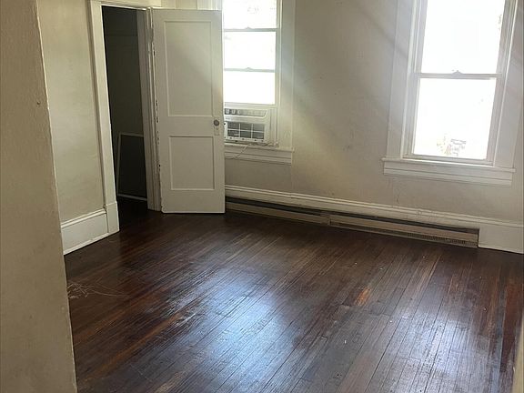 4th image of 1501 Rugby Blvd NW