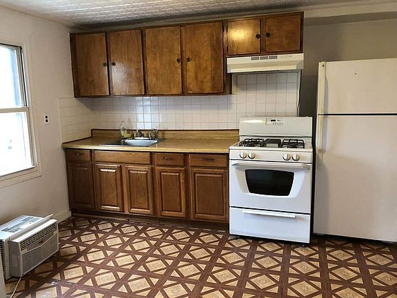 2nd image of 287 23rd St #3