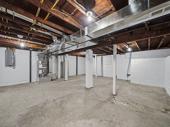 5th image of 2803 Holdrege St