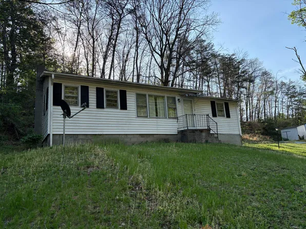 119 Radio Station Ln, Berkeley Springs, WV 25411