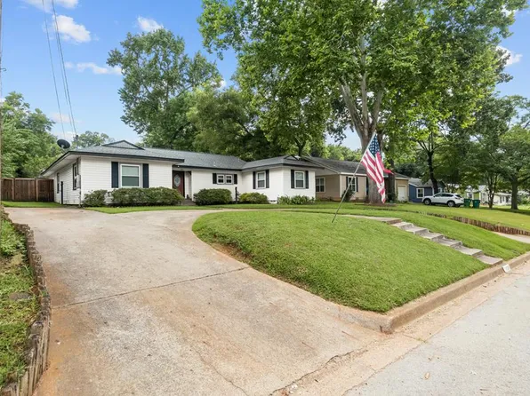 1108 E Brazos St, Palestine, TX 75801