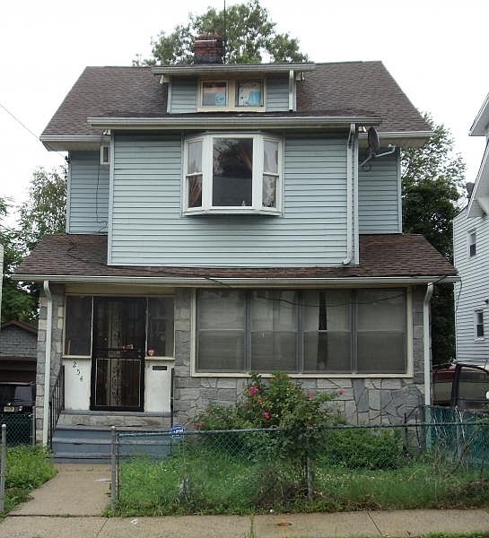 2nd image of 254 Lincoln Pl