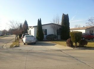Newark Dr, Shelby Twp, MI 48315