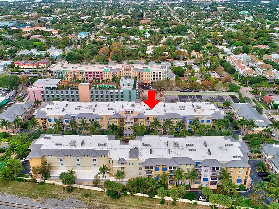 4th image of 250 NE 3rd Ave #1520