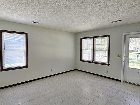 3rd image of 130 Dorchester Manor Blvd