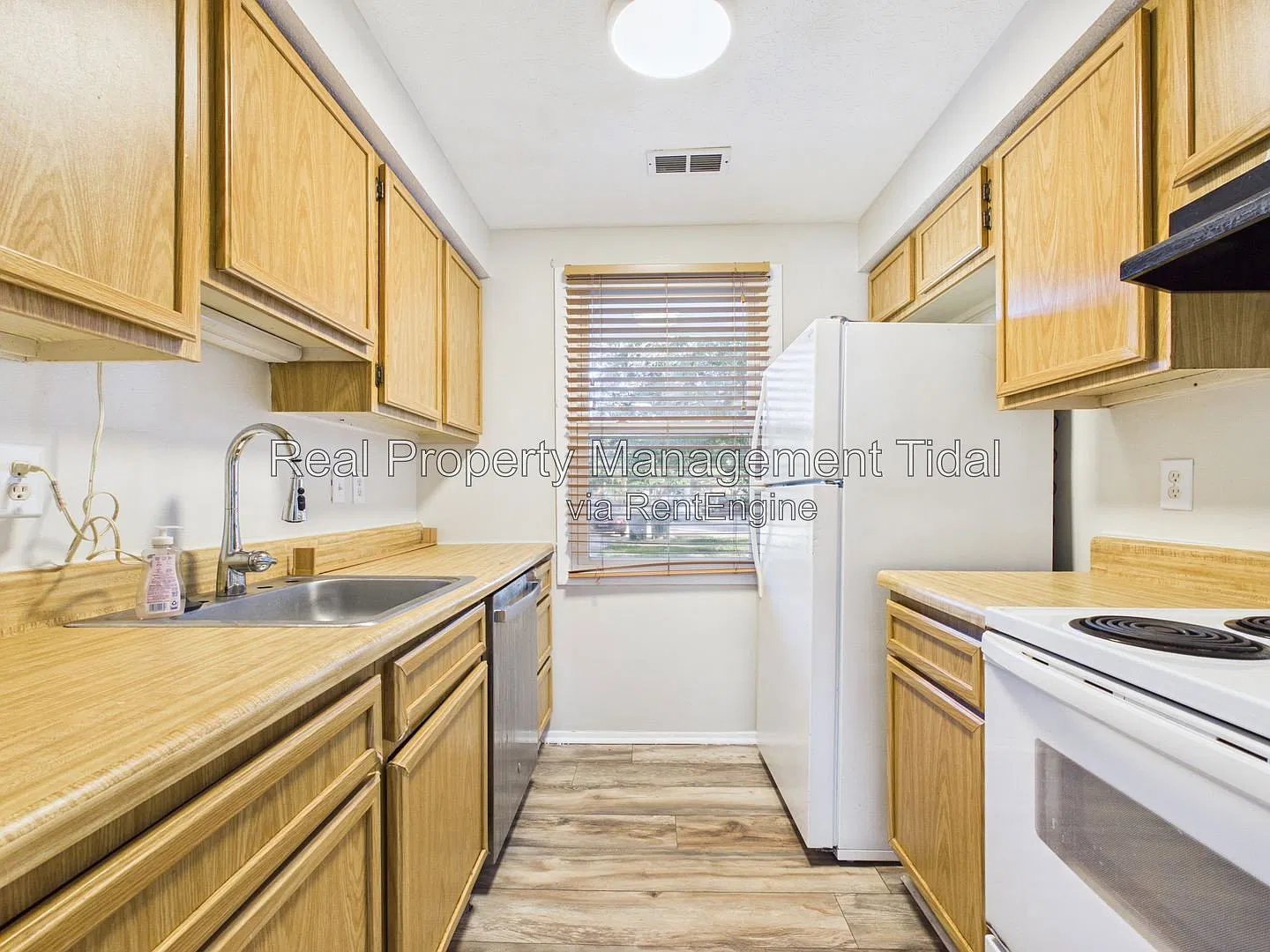 2 bed, 1.5 bath, 921 sqft, $1,495 — Photo 4