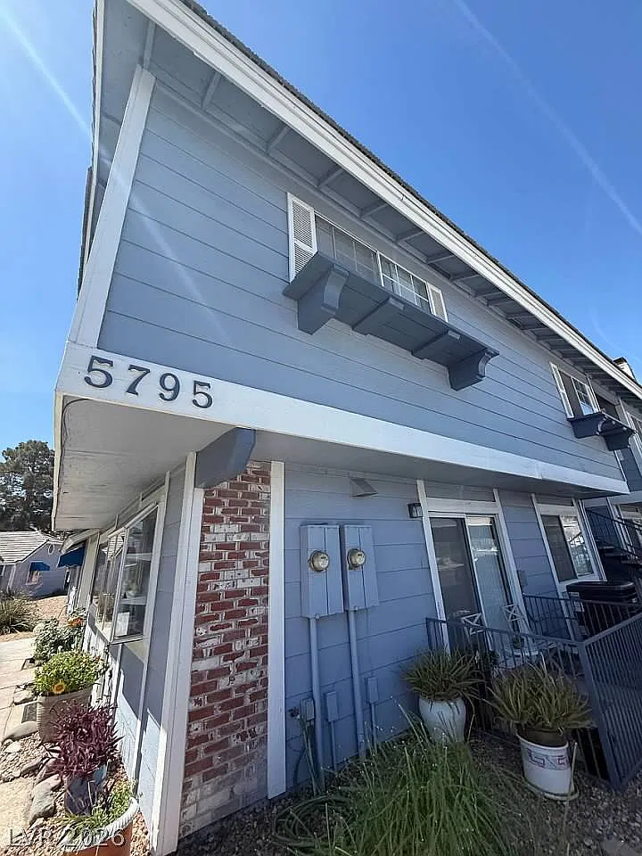 1 bed, 1.0 bath, 806 sqft, $1,000 — Photo 2