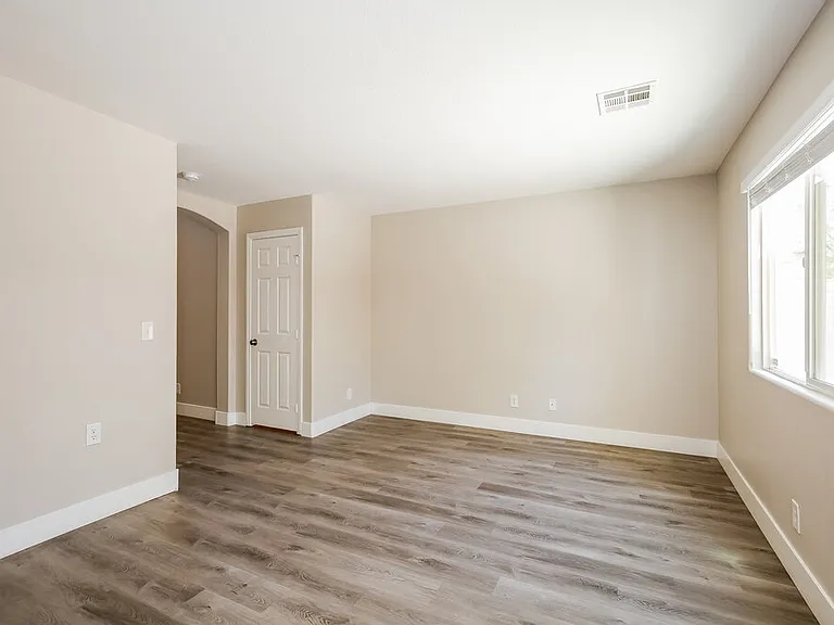 9205 Millikan Ave — Photo 7