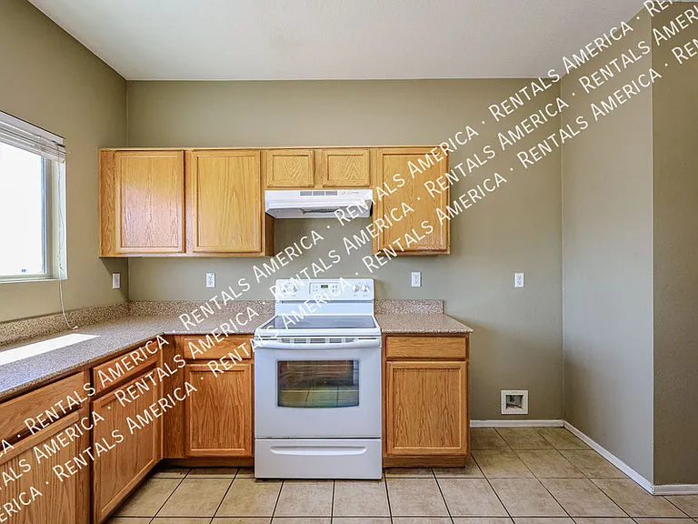 1356 E Clifton Ave — Photo 13