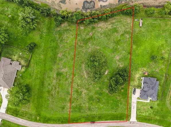 950 Lakeland Cir, Rosharon, TX 77583