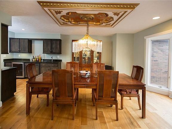 5th image of 1840 Newbury Ct