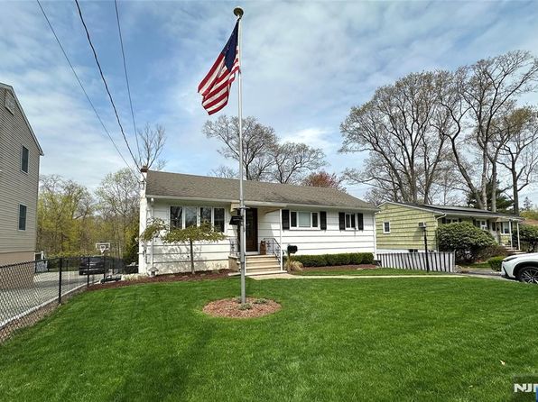 113 Seminole Ave, Oakland, NJ 07436