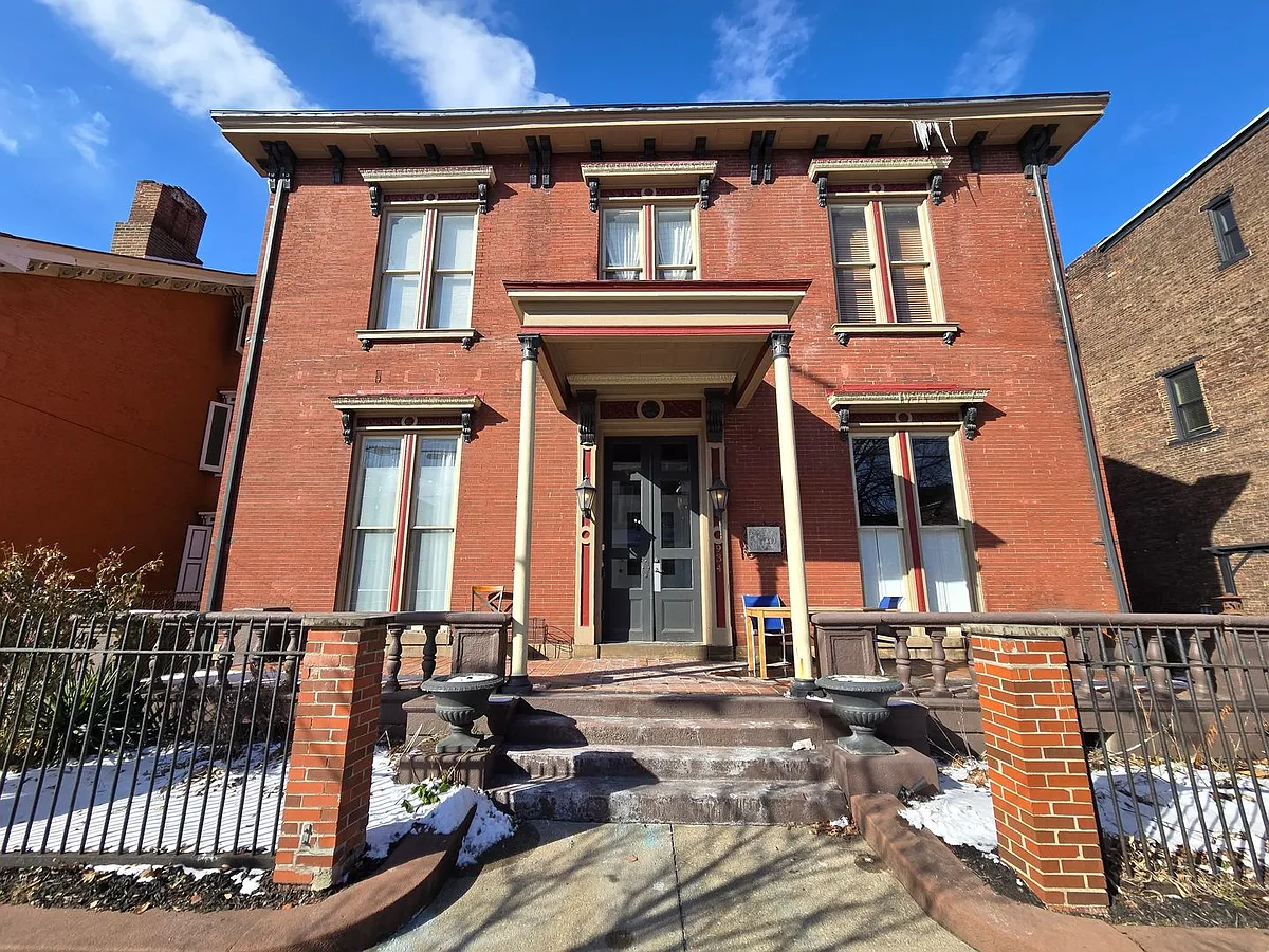Building Photo - 934 Western Avenue