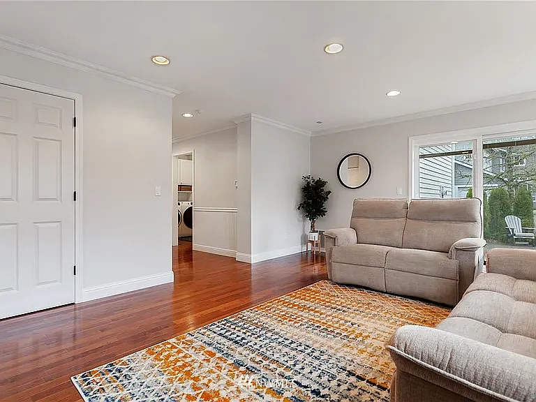7118 Autumn Ave SE — Photo 2