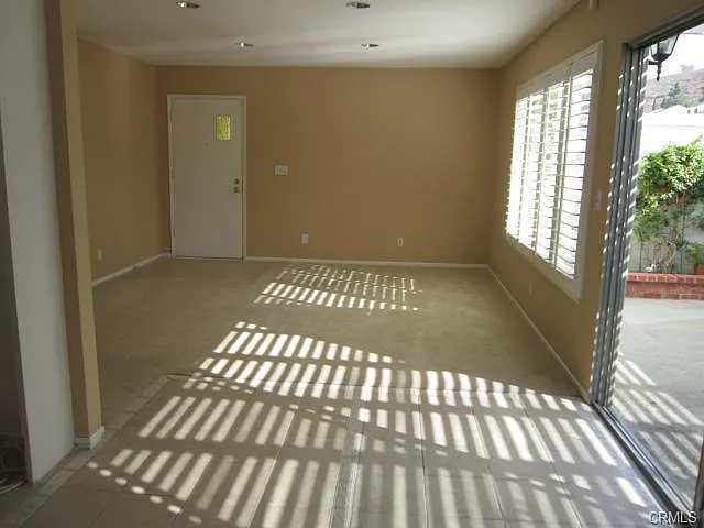 1075 Springs Ln — Photo 18