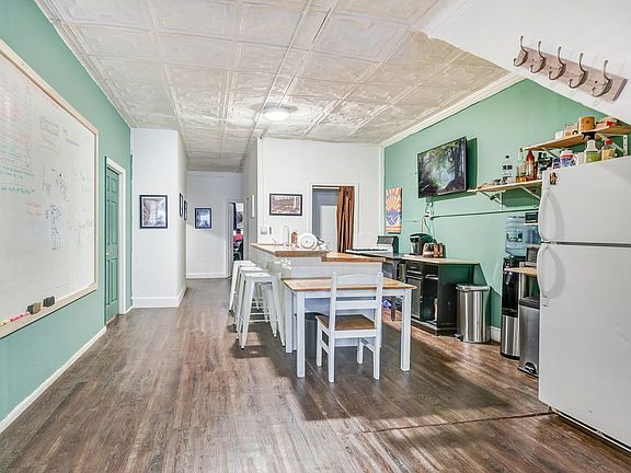 4th image of 263 W 30th St Fl 3