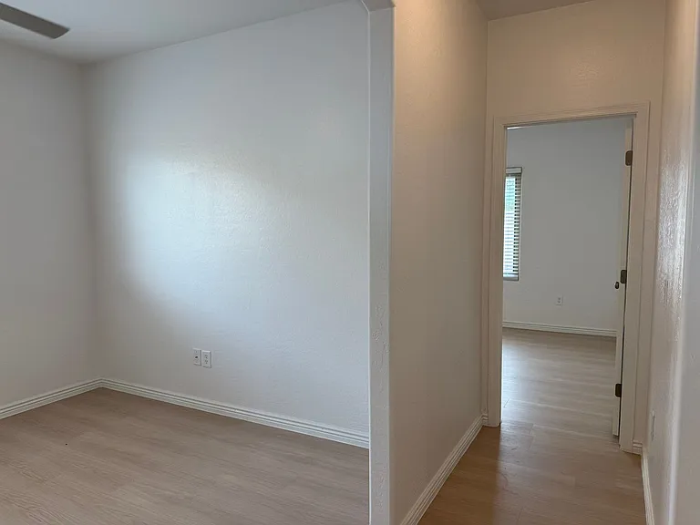 1682 E Fontana Dr — Photo 24