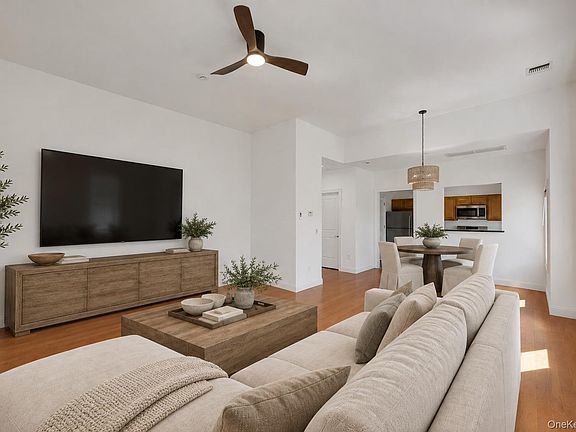 4th image of 402 Main St #2B