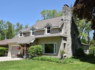 1102 Sunset Ct, Grafton, WI 53024