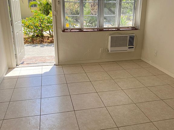 4th image of 415 SE 11th Ct #2 & 8