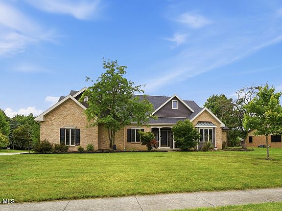 2nd image of 820 Bitterbrush Ln